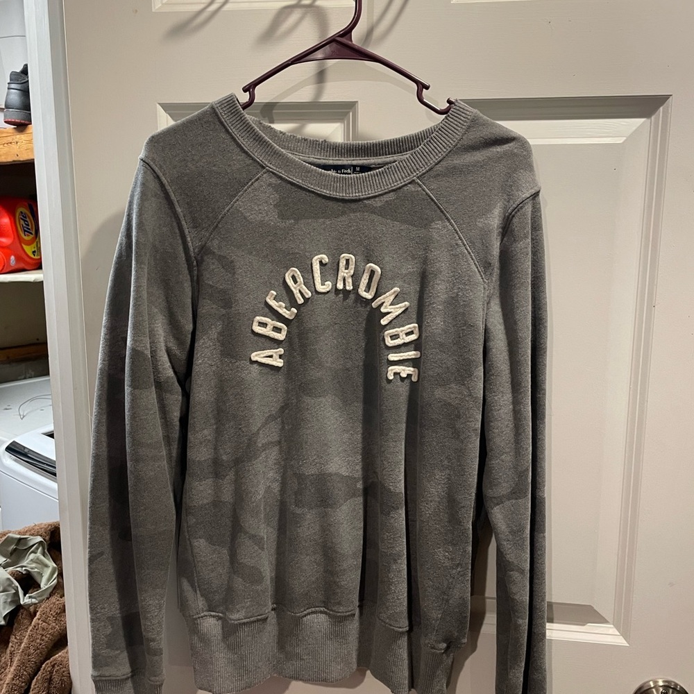 Medium hollister womans long sleeve